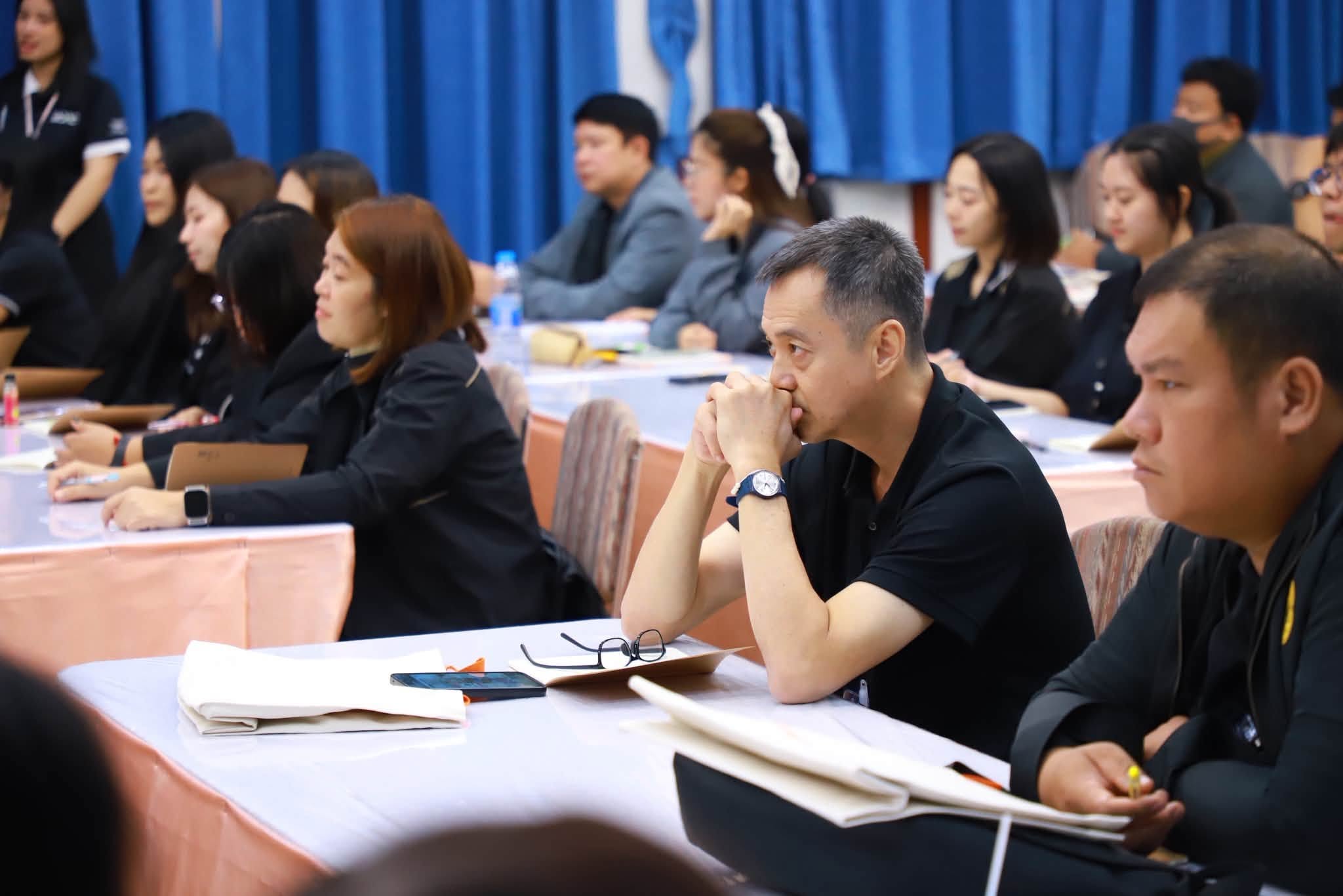 title - รองเลขาธิการ ส.ป.ก. เปิดอบรมหลักสูตร นปต. รุ่นที่ 8 ดันข้าราชการเปลี่ยนบทบาทสู่ “ผู้นำทีม” พร้อมขับเคลื่อนยุทธศาสตร์ชาติ